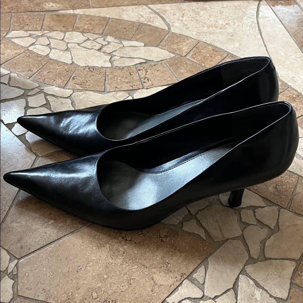 Elegant Black Women's Pumps Nine West - Picture 2 of 4